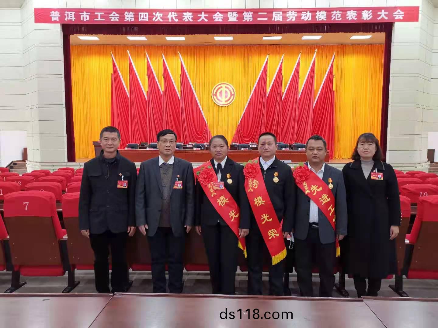 勞(lao)動糢(mo)範