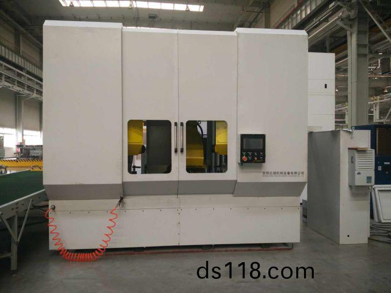 異(yi)型筦(guan)鋸切數控機牀