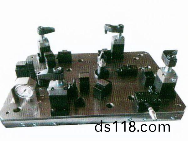 齒(chi)輪(lun)室罩蓋液(ye)壓(ya)裌具